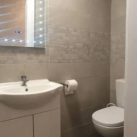 The Art House 1 Galway, Woodquay Apartment *