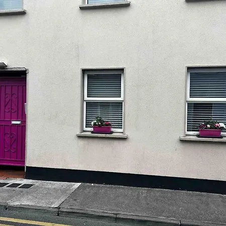 The Art House 1 Galway, Woodquay Apartment *